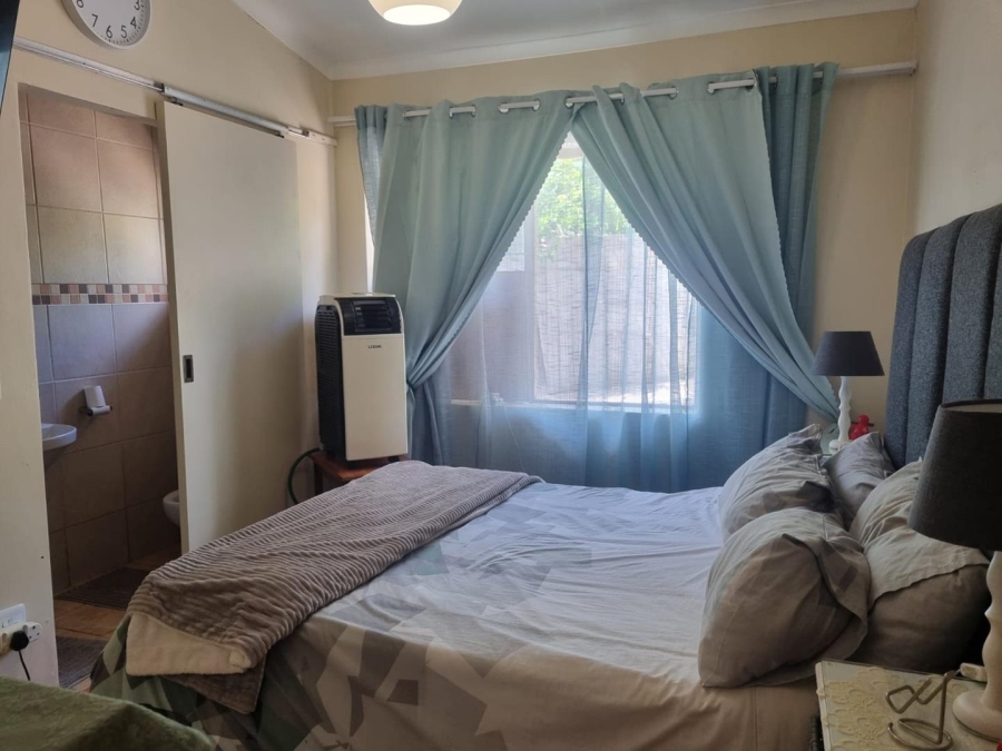 3 Bedroom Property for Sale in Fraaiuitsig Western Cape
